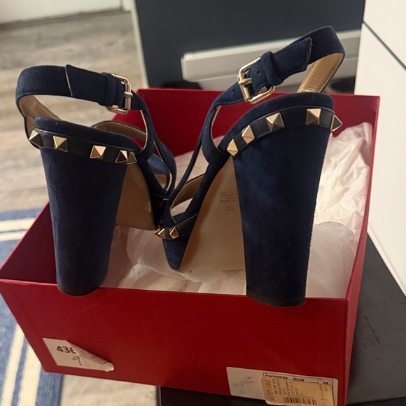 Valentino Garavani Navy Blue Studded Heels - Picture 4 of 7